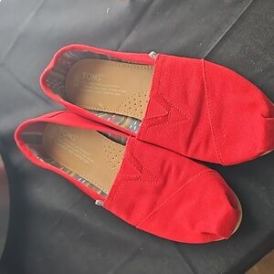 Red Tom's size 7.5
